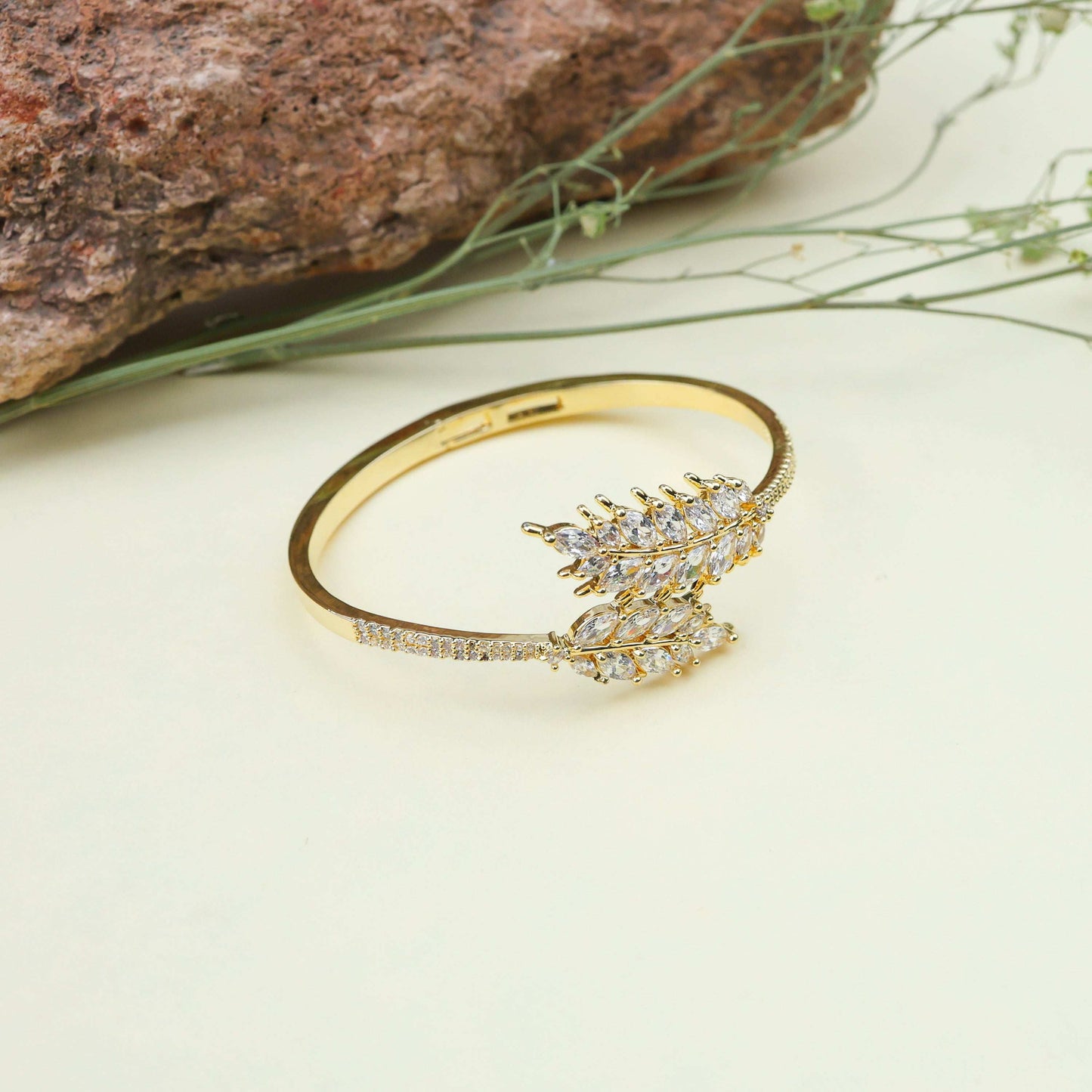Diamond Leaf Bracelet - Anti-Tarnish Luxury - Bradiya