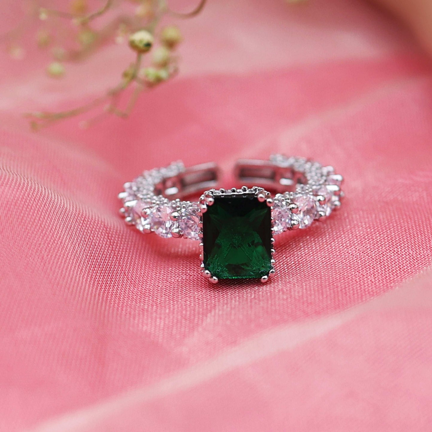 Emerald Envy Ring Luxury Anti-Tarnish Protection - Bradiya