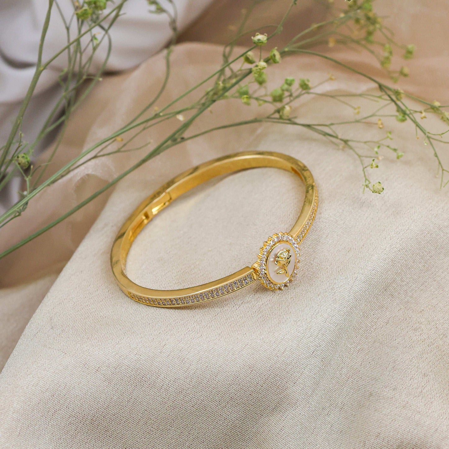 18Kt Gold Plated Gilded Rose Bracelet - Bradiya