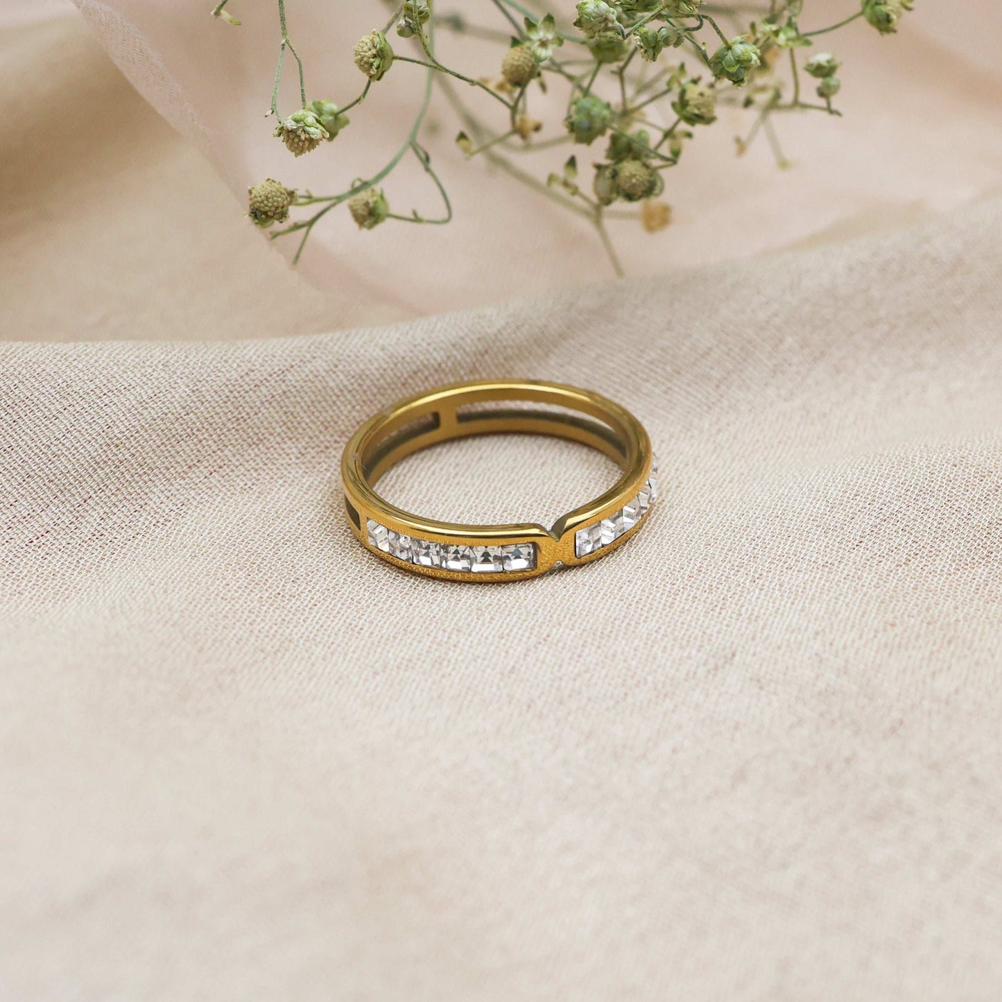 Shimmer Strand Ring - Bradiya