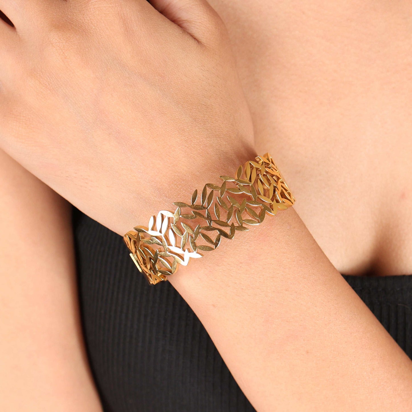 Golden Leaf Beautiful Bangle - Anti-Tarnish Luxury - Bradiya