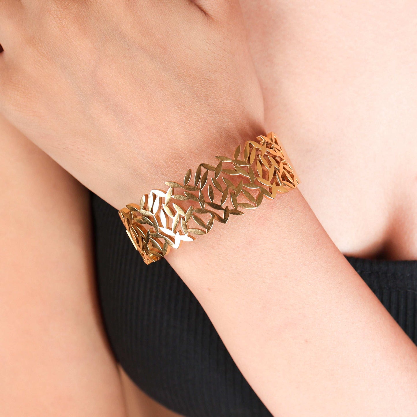 Golden Leaf Beautiful Bangle - Anti-Tarnish Luxury - Bradiya