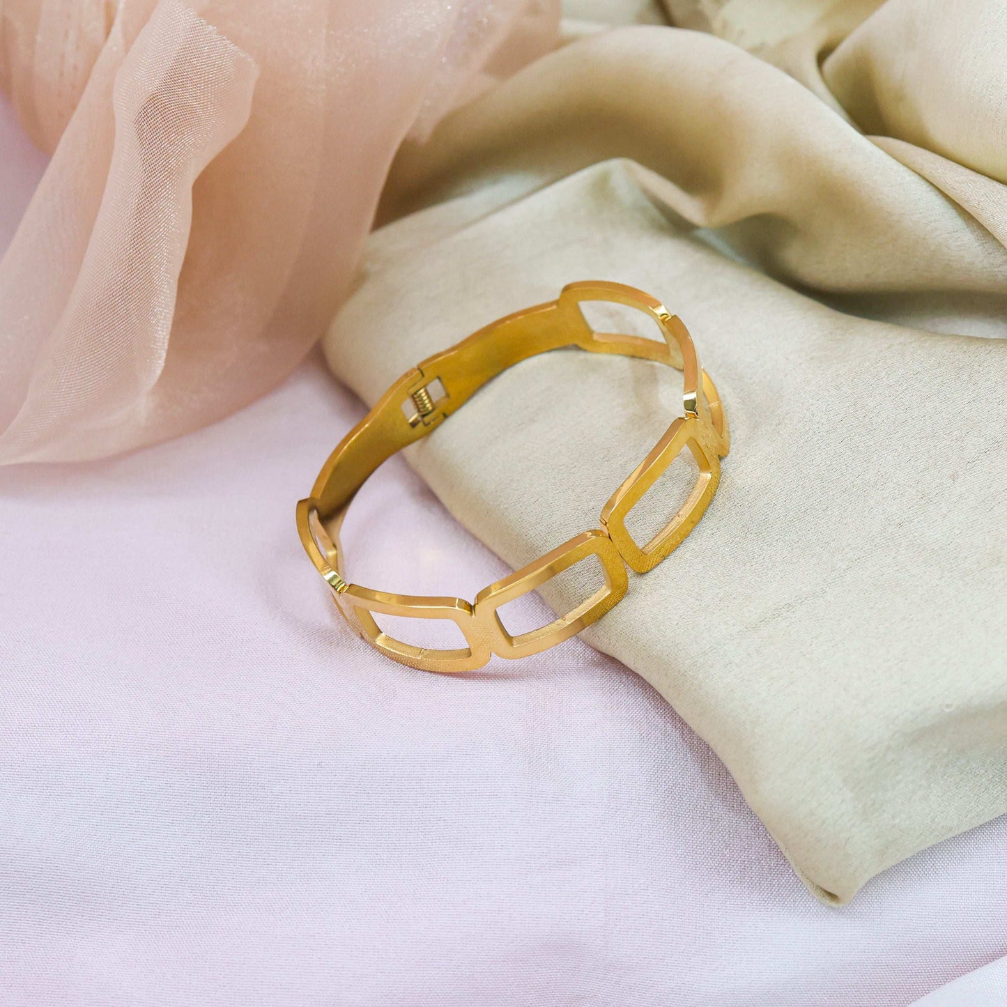 Bradiya Luxury Chunky Links Bracelet - Anti-Tarnish - Bradiya