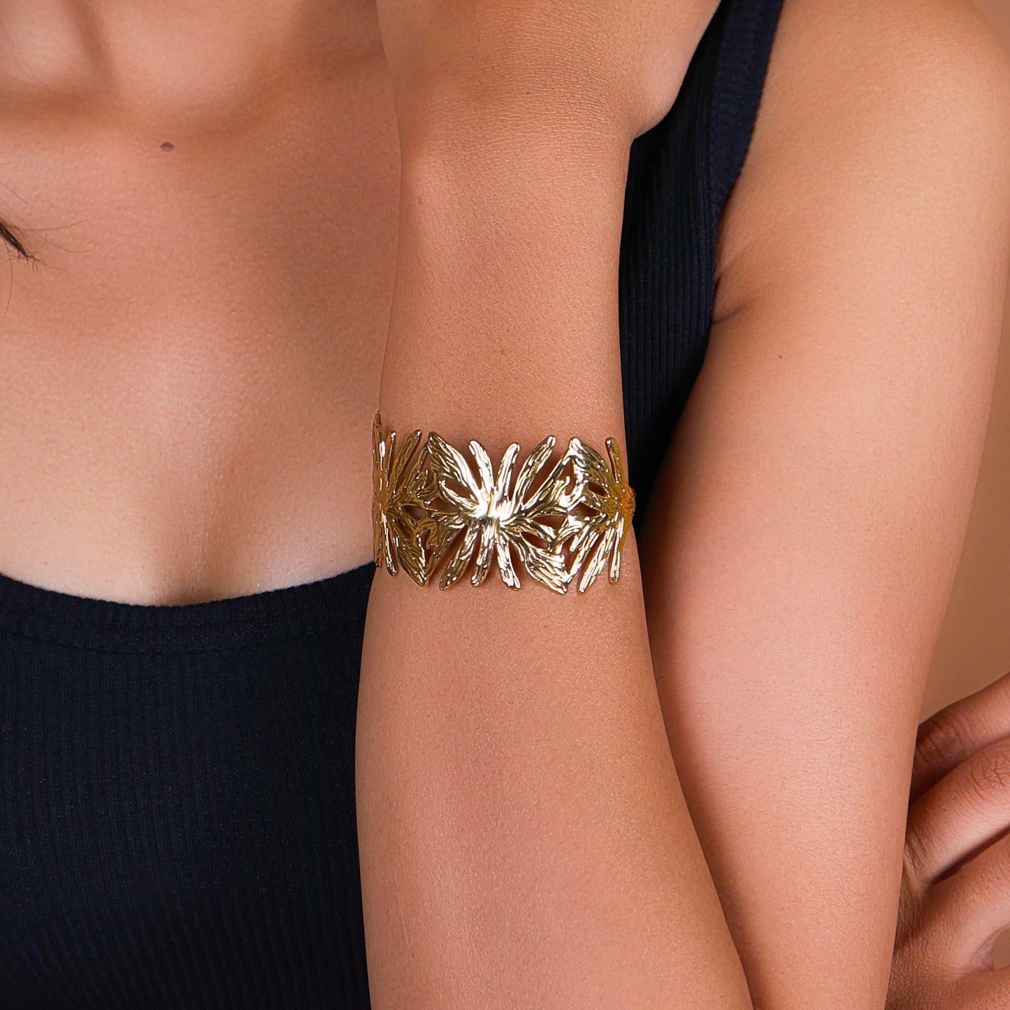 Bradiya Luxury Floral Bracelet - Anti-Tarnish Design - Bradiya