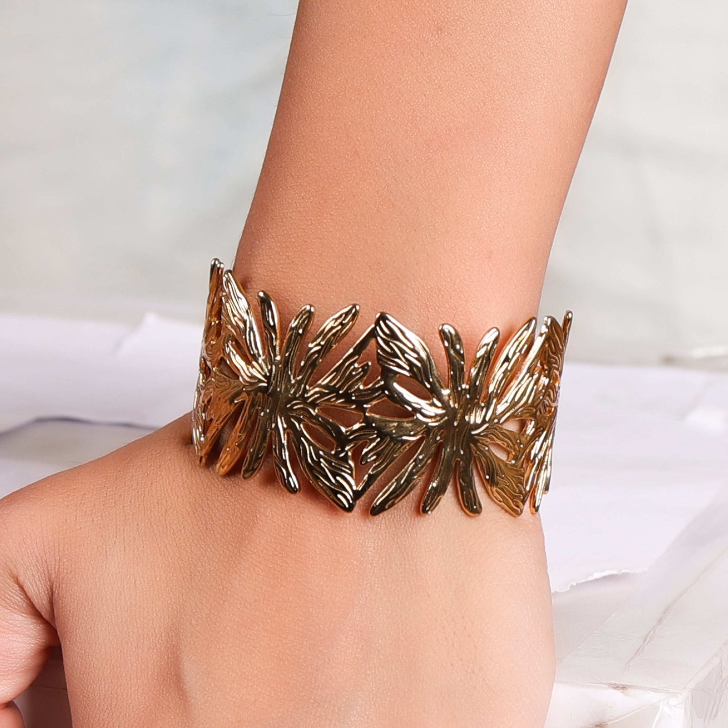 Bradiya Luxury Floral Bracelet - Anti-Tarnish Design - Bradiya