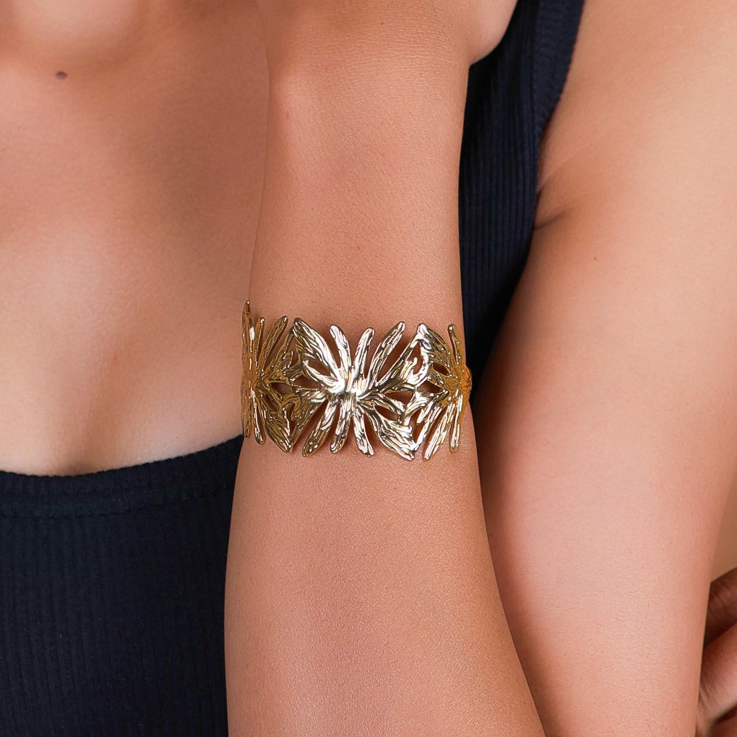 Bradiya Luxury Floral Bracelet - Anti-Tarnish Design - Bradiya