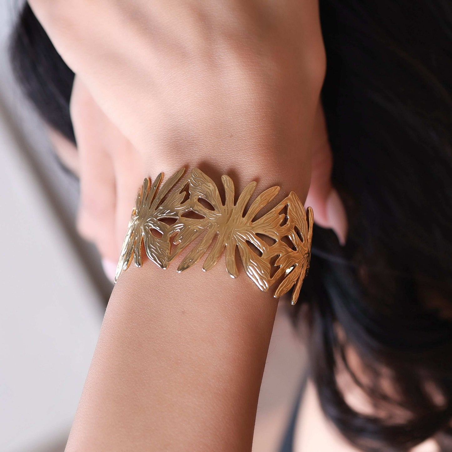 Bradiya Luxury Floral Bracelet - Anti-Tarnish Design - Bradiya