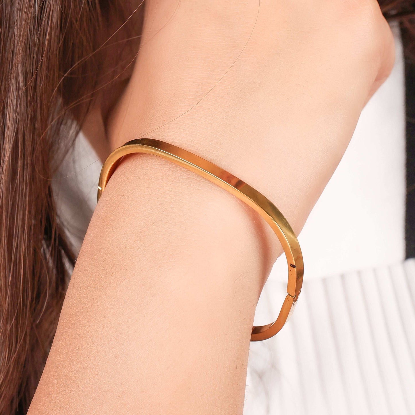 18Kt Gold Tone Luxury Bangle Bracelet - Bradiya