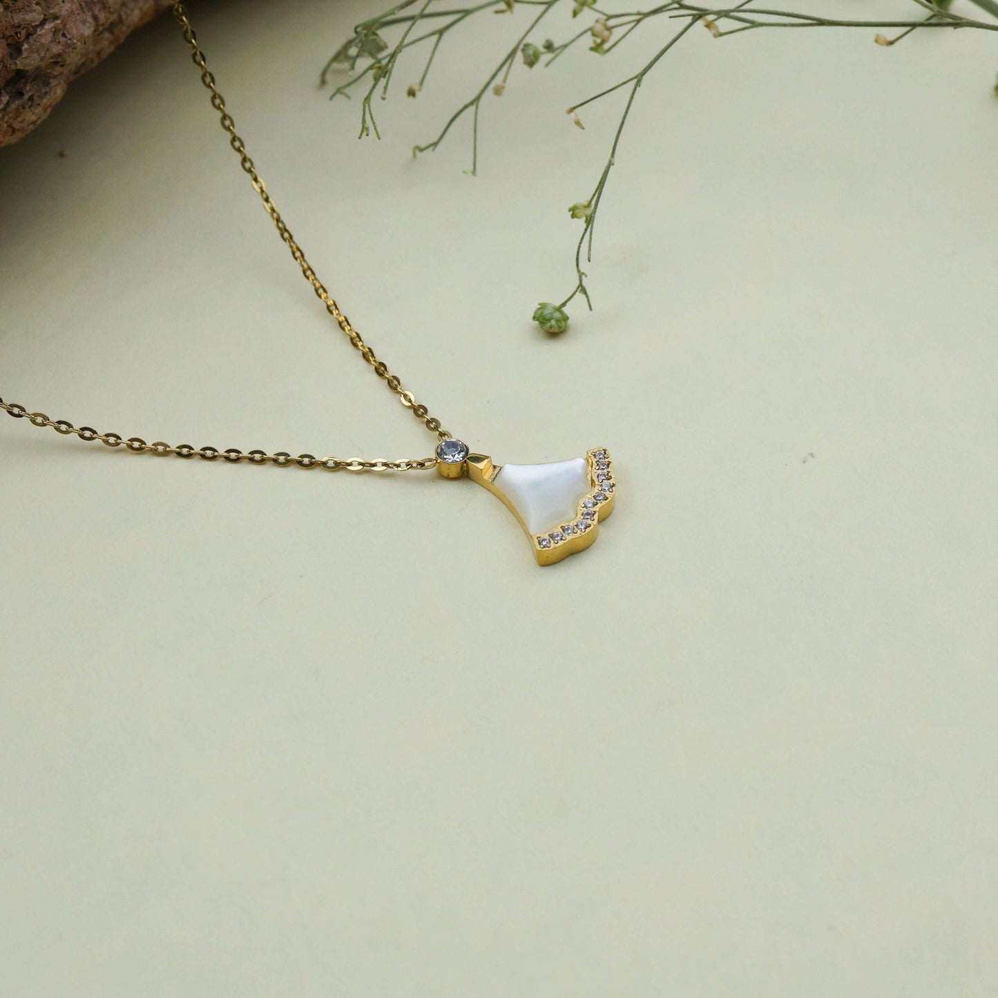 Bradiya Luxury Mother of Pearl Necklace - Anti-Tarnish - Bradiya
