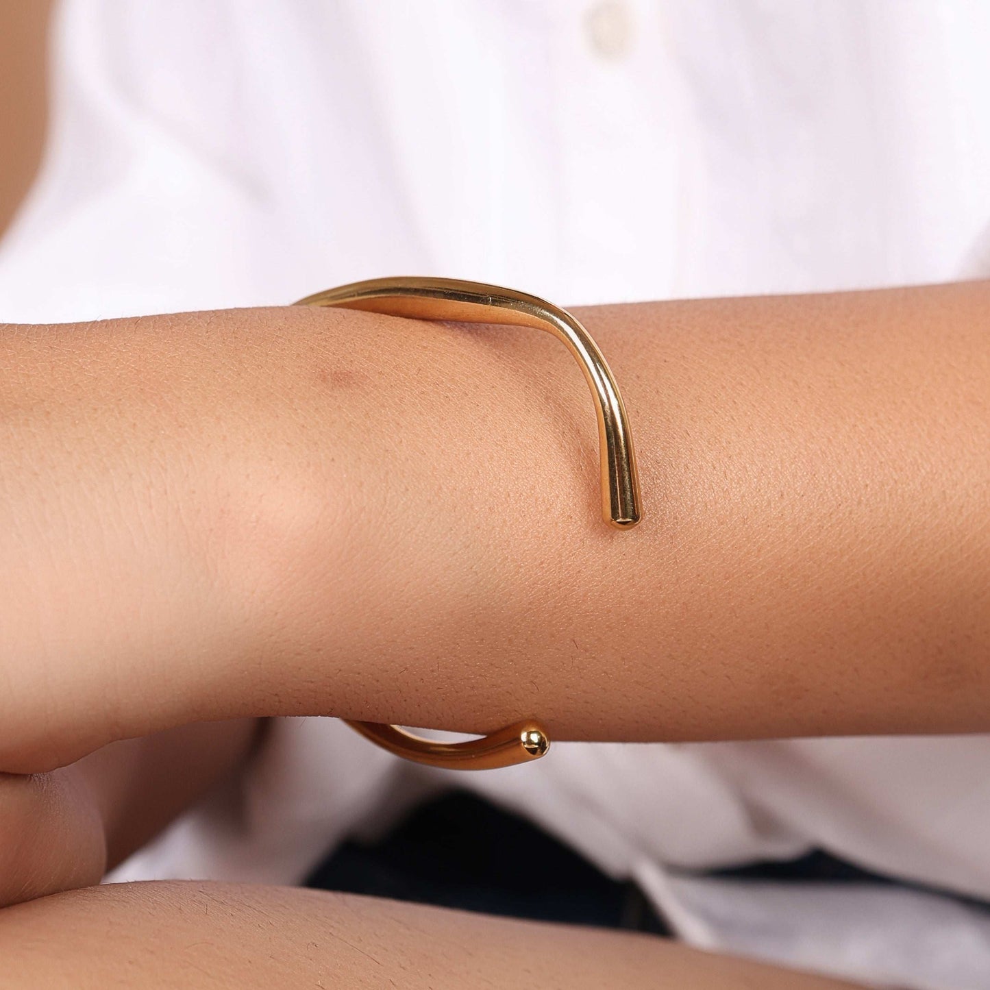 Minimalist Gold Cuff Bracelet - Anti-Tarnish - Bradiya