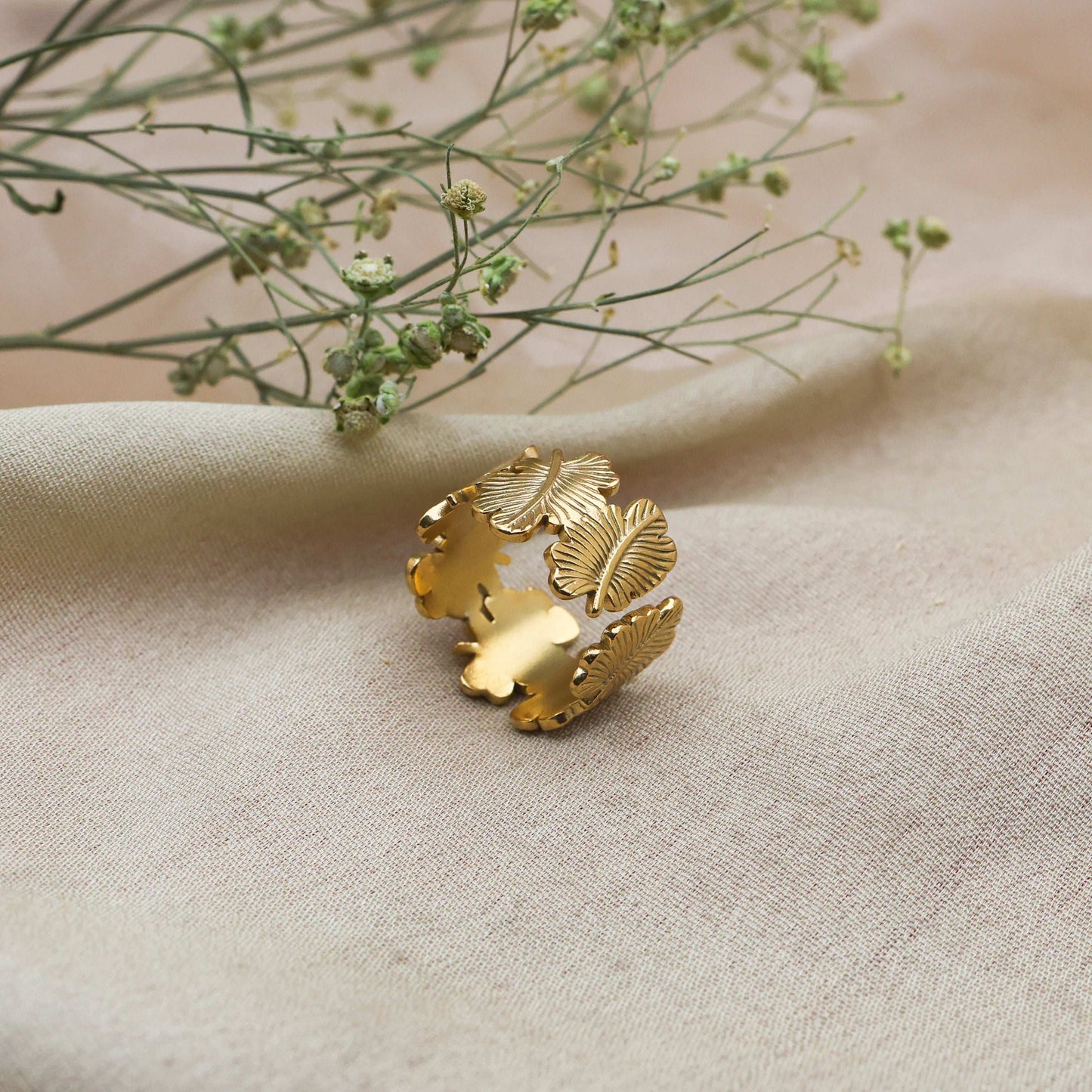 Bradiya Tarnish-Free Jewelry Ring with Leaf Design - Bradiya
