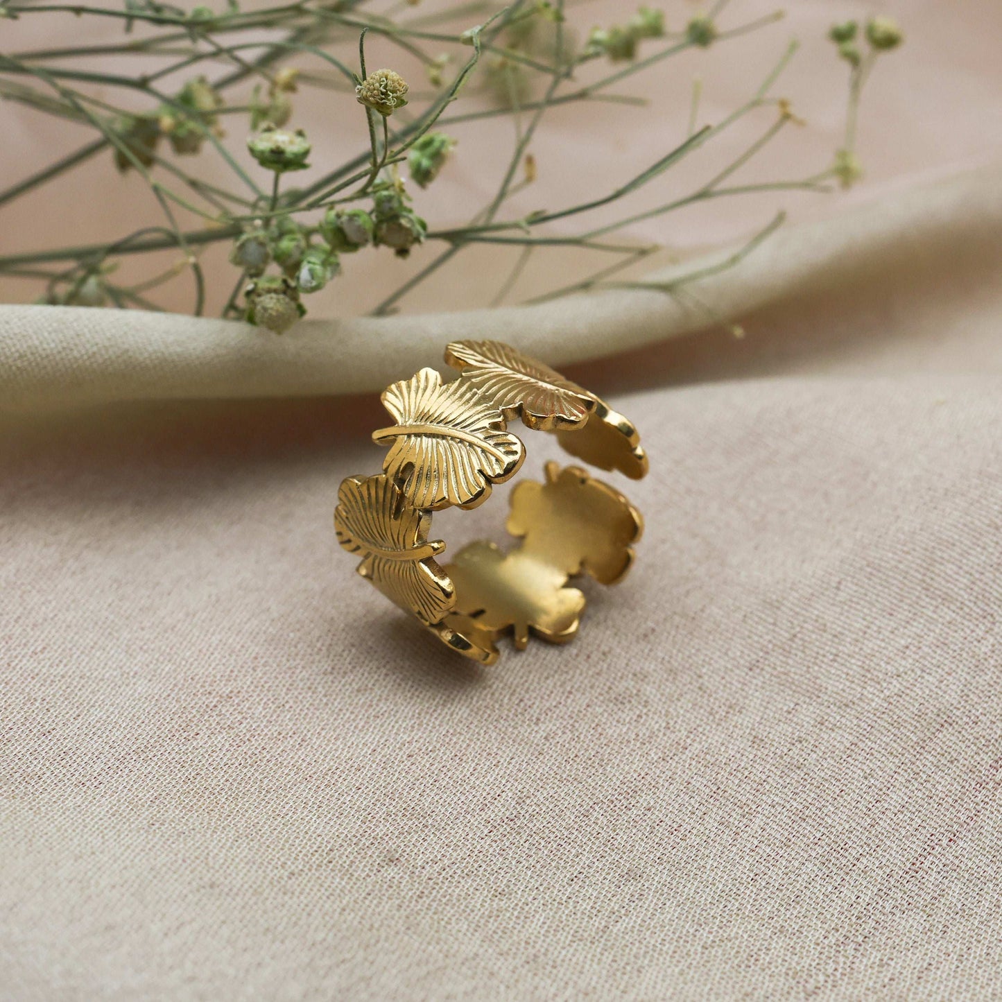Bradiya Tarnish-Free Jewelry Ring with Leaf Design - Bradiya