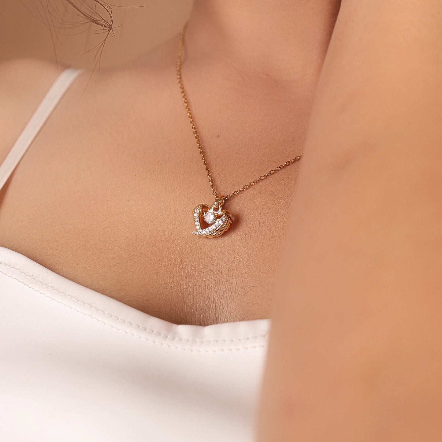 The Fluttering Sparkle Necklace - Bradiya