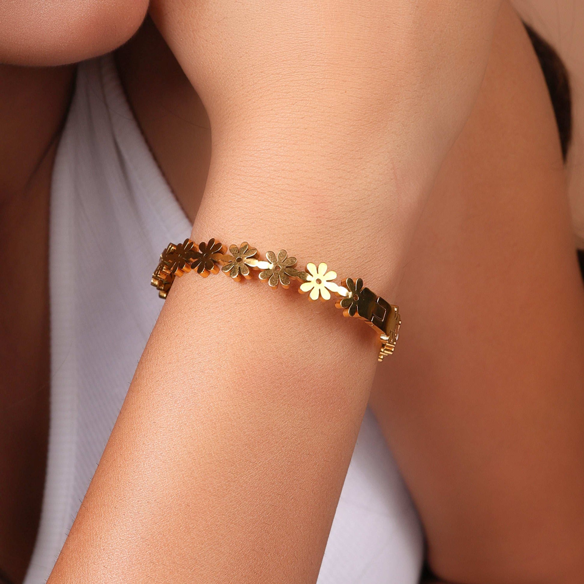 Anti-Tarnish Bracelet for Daisy Design Jewelry - Bradiya