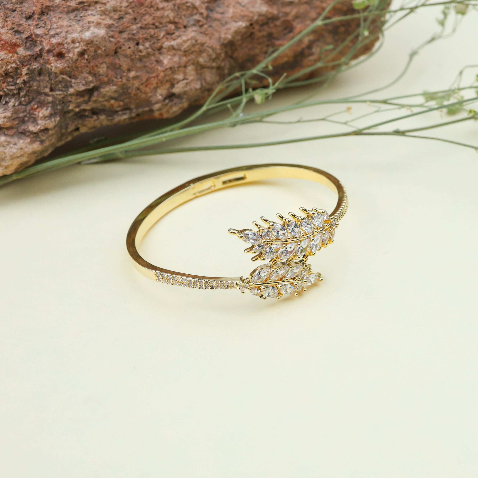 Diamond Leaf Bracelet - Anti-Tarnish Luxury - Bradiya