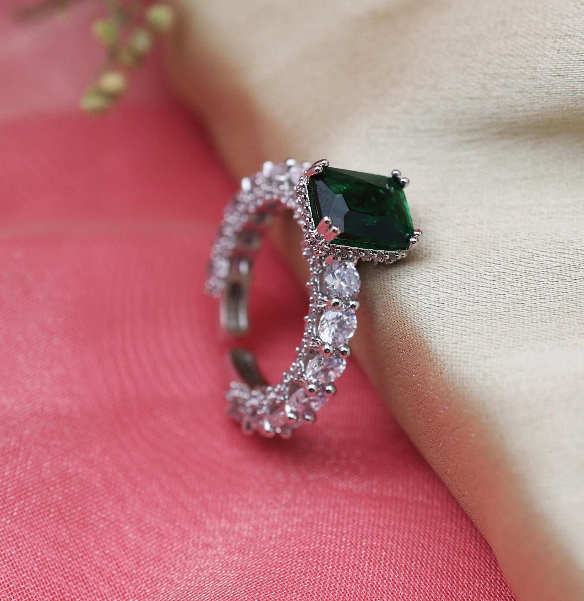 Emerald Envy Ring Luxury Anti-Tarnish Protection - Bradiya