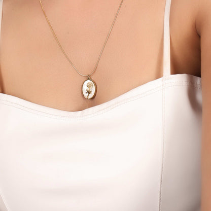 Gold Flower Pendant Necklace - Anti-Tarnish Luxury - Bradiya