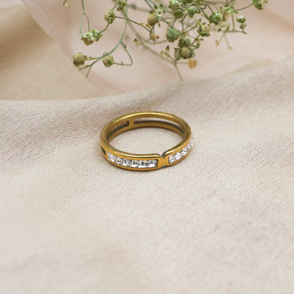 Shimmer Strand Ring - Bradiya