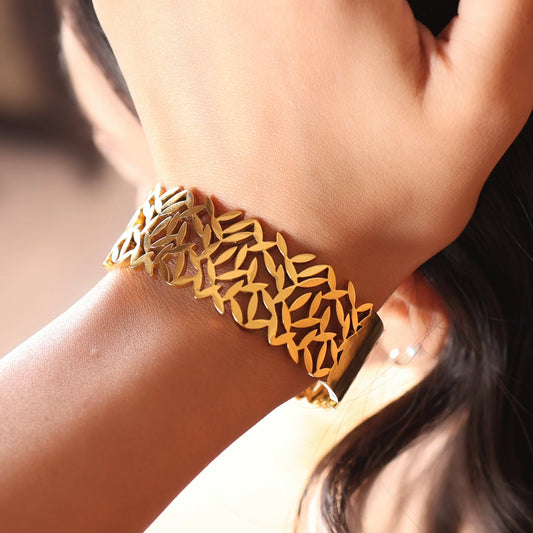 Golden Leaf Beautiful Bangle - Anti-Tarnish Luxury - Bradiya