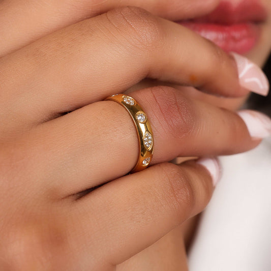 The Starfall Band Ring - Bradiya