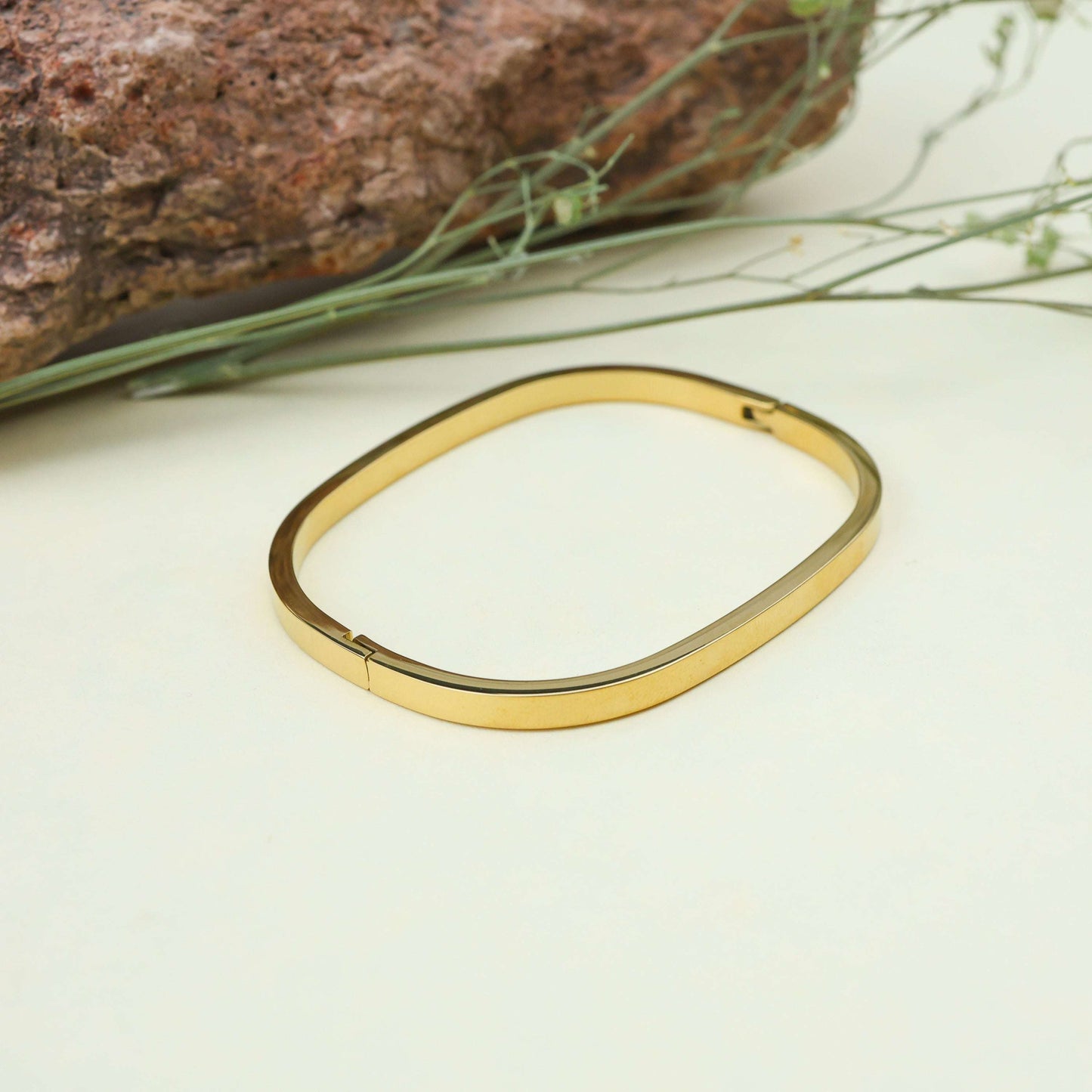 18Kt Gold Tone Luxury Bangle Bracelet - Bradiya