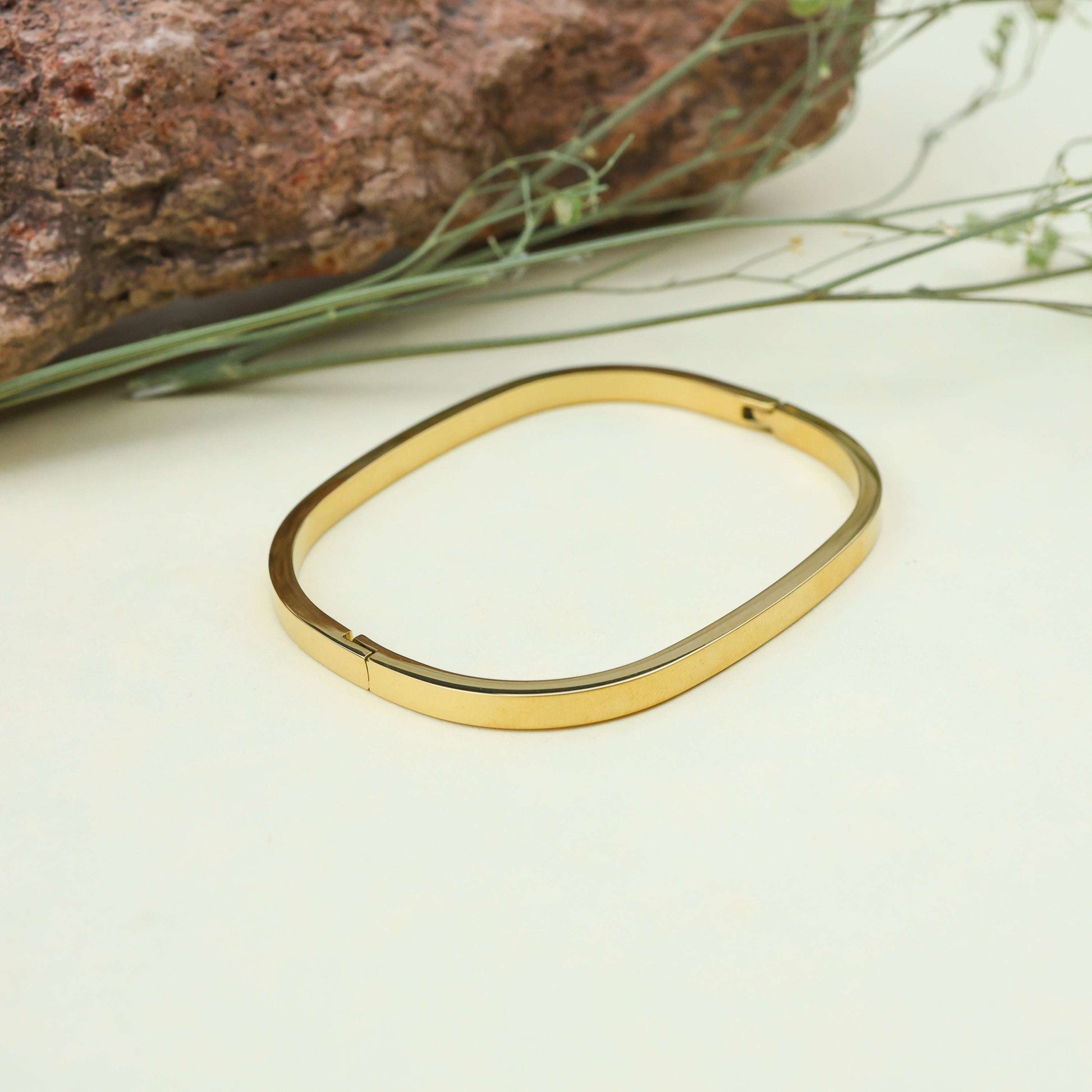 18Kt Gold Tone Luxury Bangle Bracelet - Bradiya