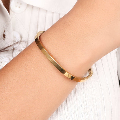 18Kt Gold Tone Luxury Bangle Bracelet - Bradiya