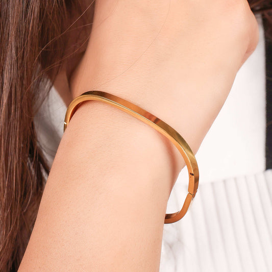 18Kt Gold Tone Luxury Bangle Bracelet - Bradiya