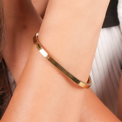 18Kt Gold Tone Luxury Bangle Bracelet - Bradiya