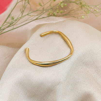 Minimalist Gold Cuff Bracelet - Anti-Tarnish - Bradiya