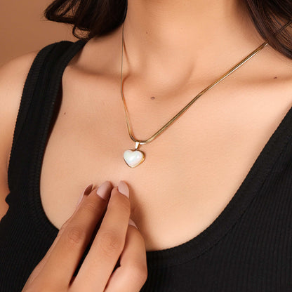 White Pearl Heart 18 Kt Gold Pendant - Bradiya
