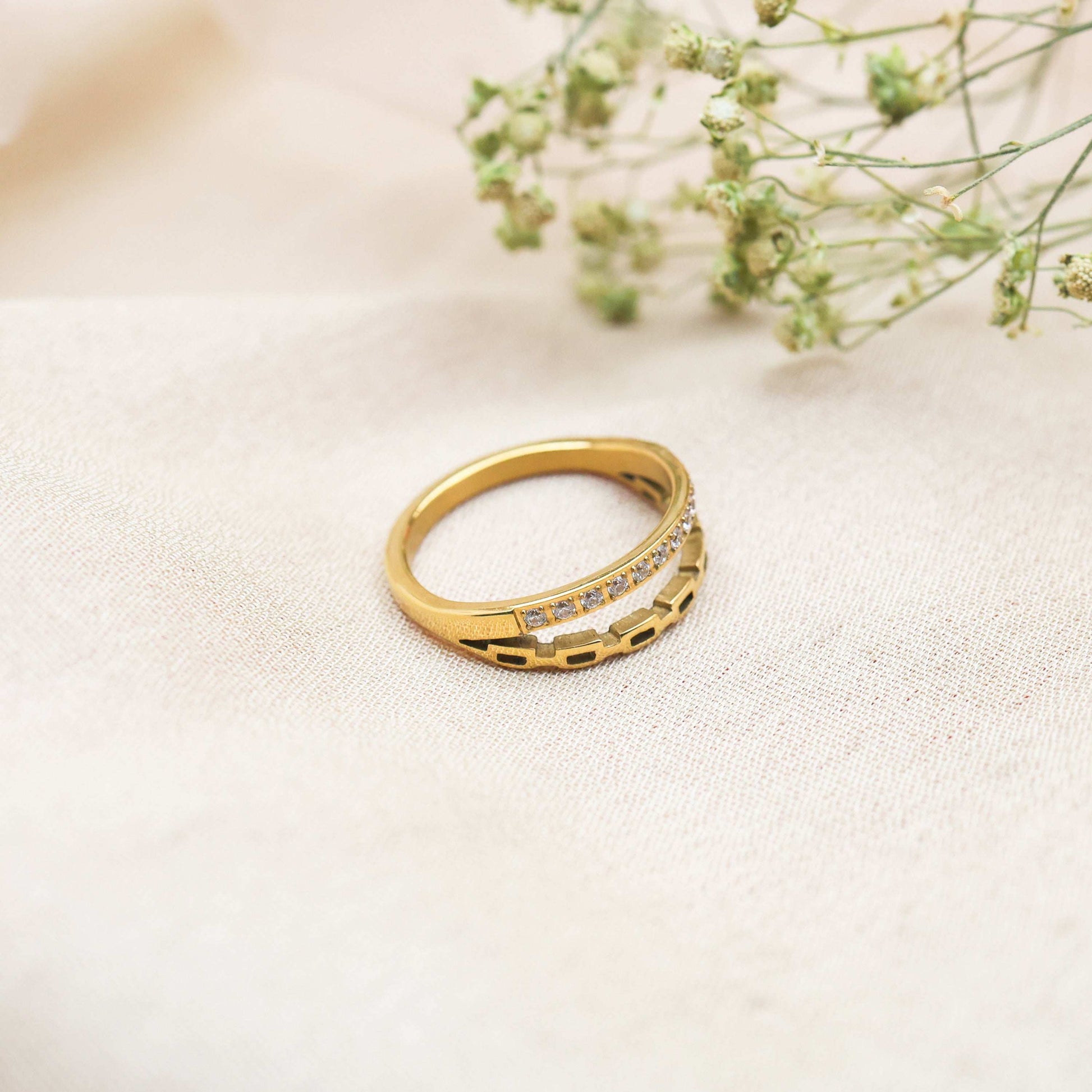 Twinkle Twirl Diamond Ring - Bradiya